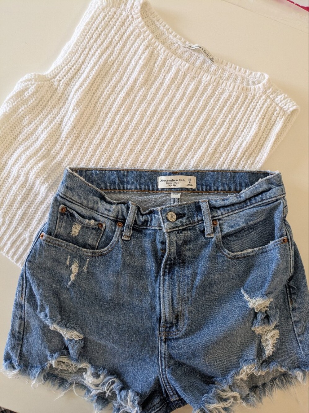 Abercrombie & Fitch 2-Piece Outfit Bundle White Knit Vest + Distressed Denim Sho